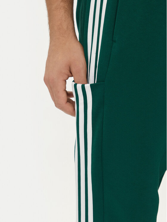 adidas adidas Teplákové nohavice Essentials IS1392 Zelená Regular Fit