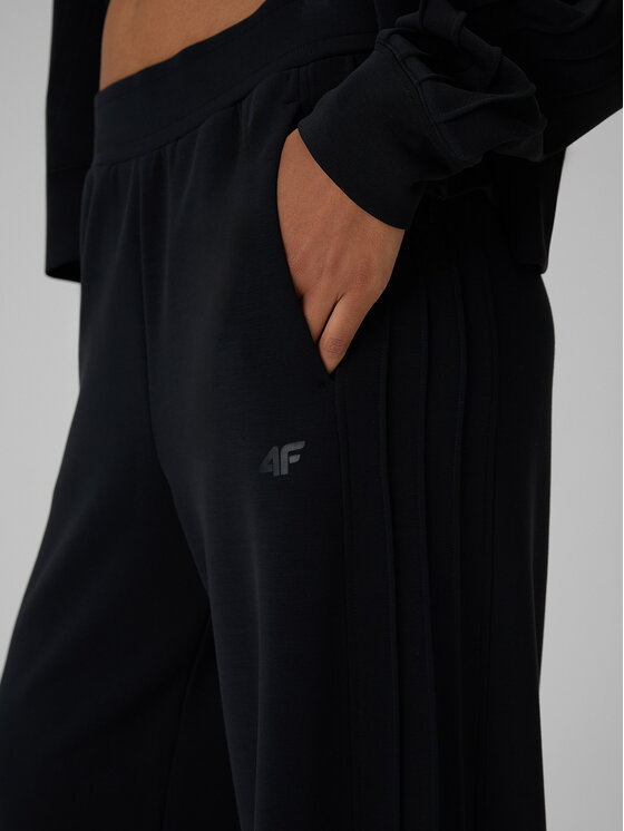 4F 4F Spodnie dresowe SELF LOVE Czarny Regular Fit