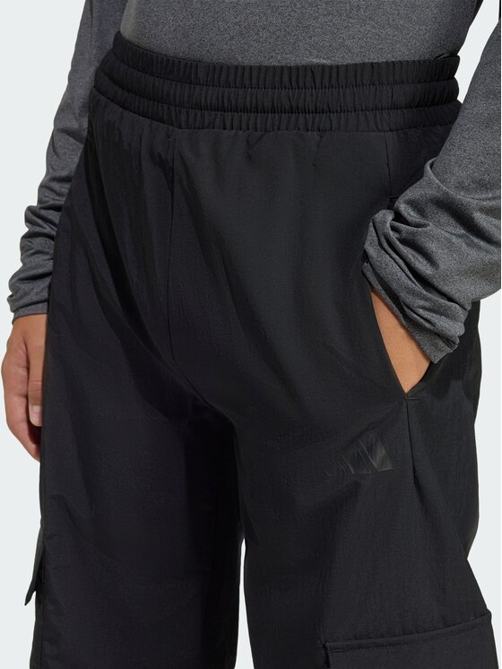 adidas adidas Spodnie materiałowe 158805 Czarny Loose Fit