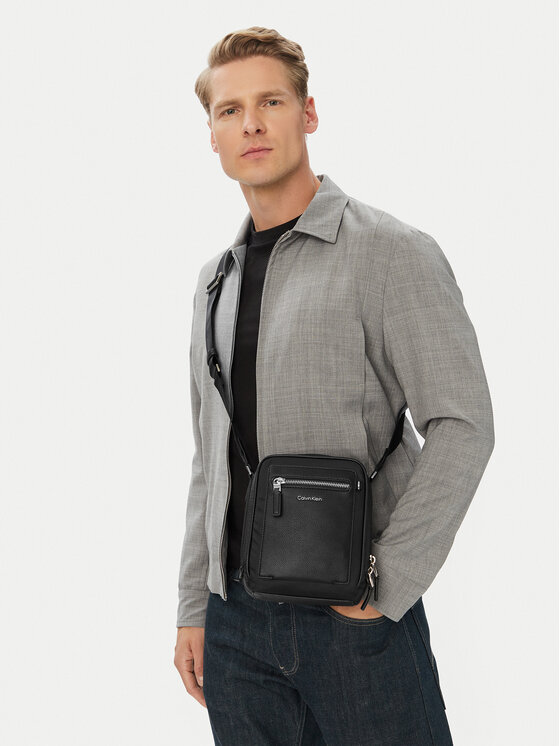 Calvin Klein Мъжка чантичка Ssnl Raised Logo Reporter LV04D3500G Черен