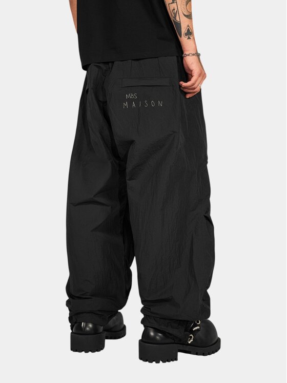 MADE BY SOCIETY MADE BY SOCIETY Spodnie materiałowe Pantaloni EDGE - P17735 Czarny Basic Fit