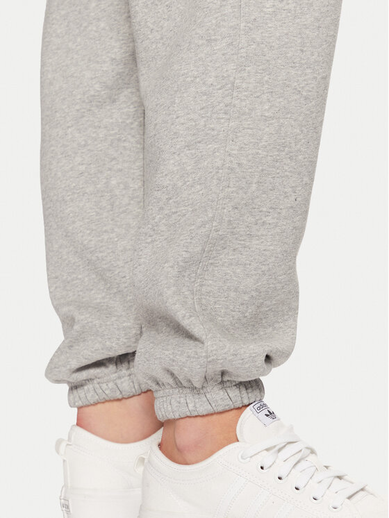 adidas adidas Teplákové nohavice Essentials Fleece IY9638 Sivá Loose Fit