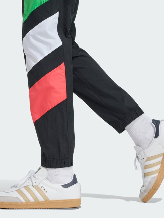 adidas adidas Spodnie dresowe 170139 Czarny Regular Fit