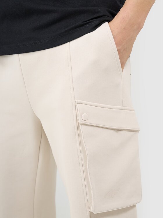 4F 4F Spodnie materiałowe 4FWSS25TTROM0990-12S Biały Regular Fit