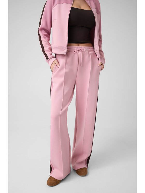 Guess Guess Spodnie materiałowe 183666 Różowy Classic Fit