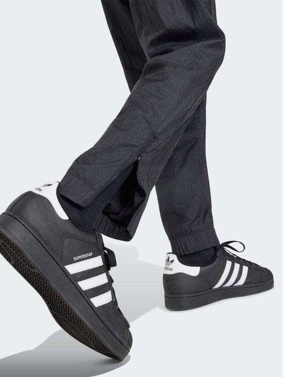 adidas adidas Spodnie dresowe 161591 Czarny Regular Fit