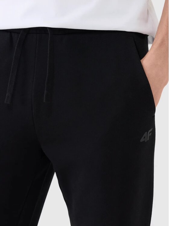 4F 4F Παντελόνι φόρμας 4FWAW26TTROM2321-20S Μαύρο Regular Fit
