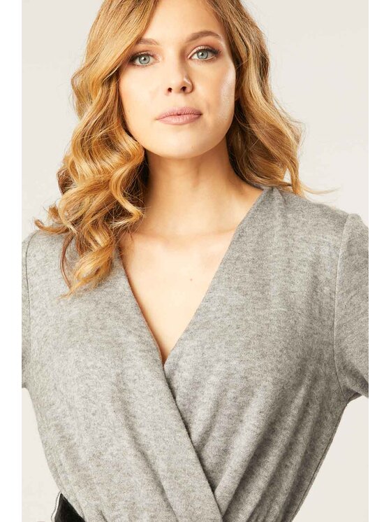 QUIOSQUE QUIOSQUE Každodenní šaty SWEATER WRAP DRESS Šedá Regular Fit