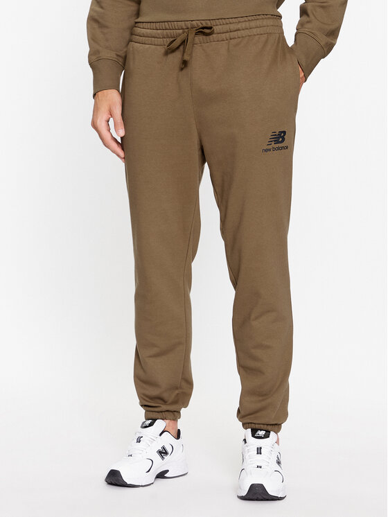 New Balance Spodnji Del Trenirke Essentials Stacked Logo French Terry Sweatpant MP31539 Rjava Regular Fit