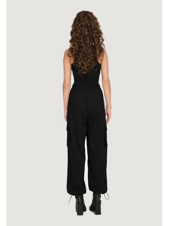 ONLY ONLY Pantaloni da donna ONLCASHI CARGO WVN NOOS Nero Cargo Fit