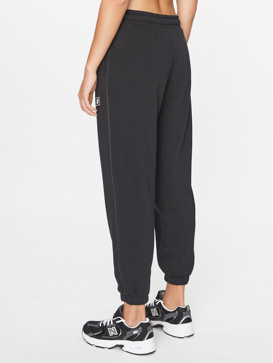 New Balance New Balance Donji dio trenerke Essentials French Terry Pant WP33508 Crna Regular Fit
