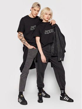 2005 2005 T-Shirt Unisex Signature Tee Μαύρο Relaxed Fit