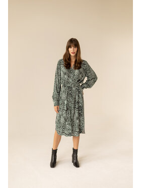 Entelier Entelier Sukienka koszulowa koszulowa midi Czarny Comfortable Fit