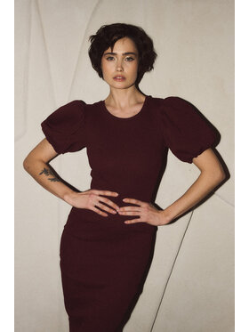 Nudyess Nudyess Sukienka dzianinowa Susan z prążka Bordowy Fitted Fit