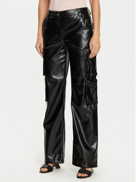 Guess Guess Панталони от имитация на кожа Kori W4YB11 WF8Q0 Черен Relaxed Fit