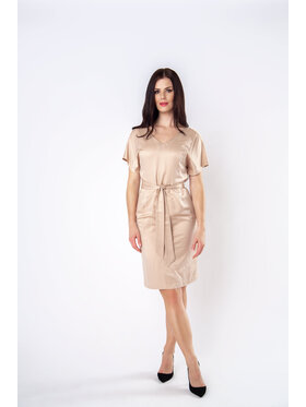 QUIOSQUE QUIOSQUE Sukienka codzienna YUNA DRESS Beżowy Regular Fit