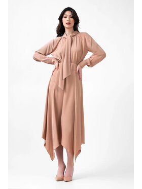 Bluzat Bluzat Sukienka wieczorowa FW24 Beżowy Cropp Flare Fit