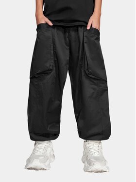 MADE BY SOCIETY MADE BY SOCIETY Spodnie materiałowe Stratta - P37850 Czarny Basic Fit