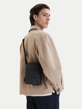 Calvin Klein Calvin Klein Umhängetasche Utility Emblem Reporter LV04D3303G Schwarz