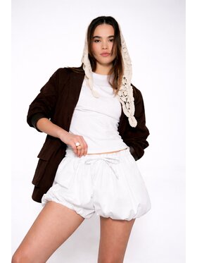 Le Songe Le Songe Szorty materiałowe RAYA Biały Basic Fit