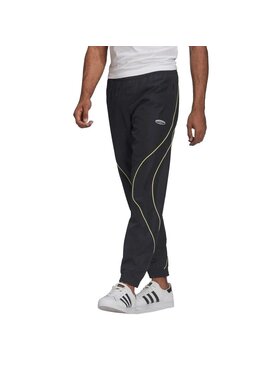 adidas Originals adidas Originals Spodnie dresowe Q1 TRACK PANTS Czarny Regular Fit