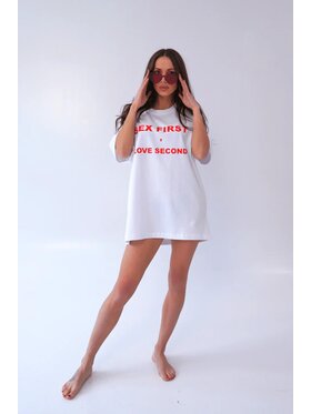 Chiara Wear Chiara Wear T-Shirt T-shirt bawełniany oversize SEX FIRST Biały Oversize