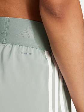 Αθλητικό σορτς adidas φωτογραφία