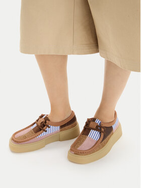 Κλειστά παπούτσια Clarks