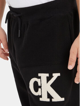 Calvin Klein Jeans Spodnji Del Trenirke Towelling Logopack IB0IB01677 Črna Regular Fit