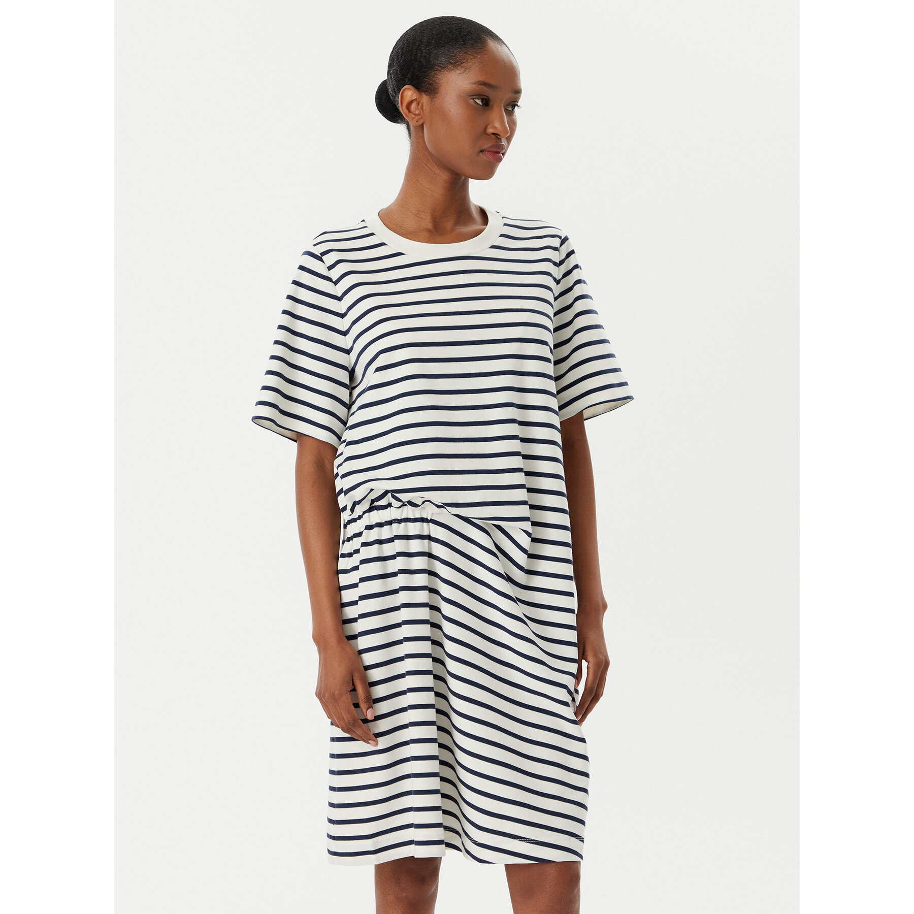 Weekend Max Mara Sukienka codzienna 2515621012650 Granatowy Regular Fit