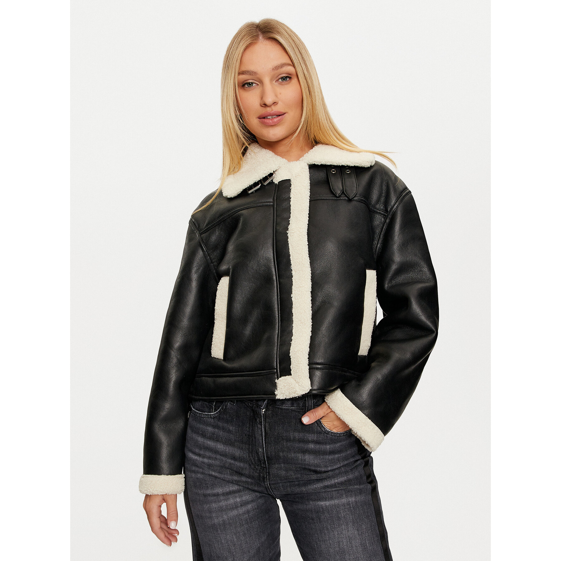 Pieces Kurtka z imitacji skóry Janelle 17141595 Czarny Regular Fit