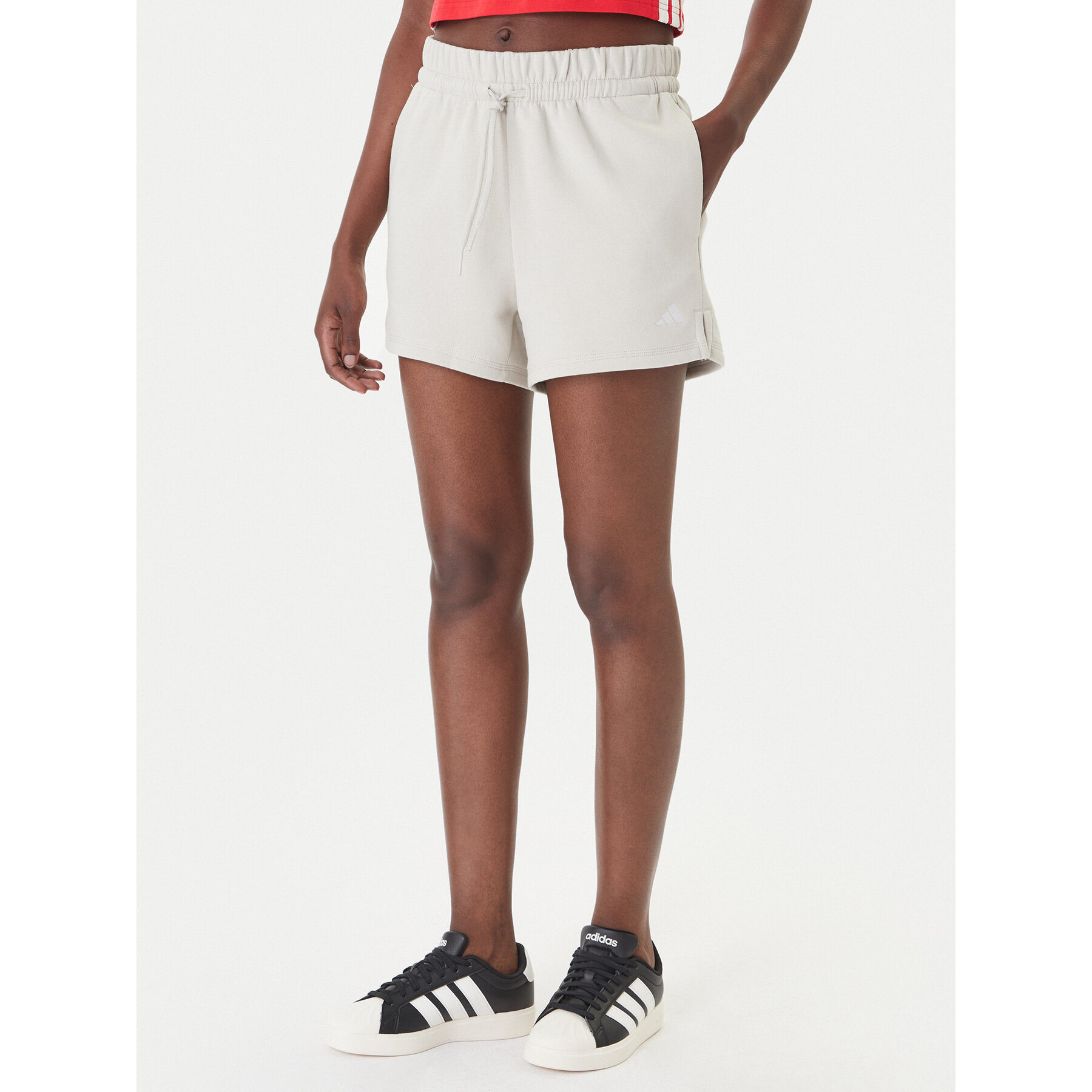 adidas Szorty sportowe Essentials Small Logo Feel Cozy JC5931 Beżowy Regular Fit