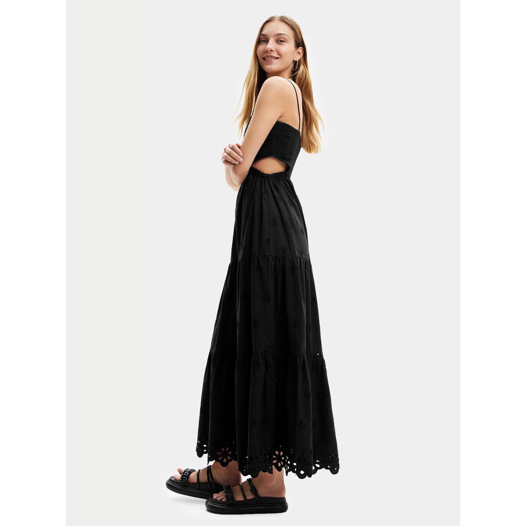 Desigual Sukienka letnia Malver 24SWVW12 Czarny Regular Fit