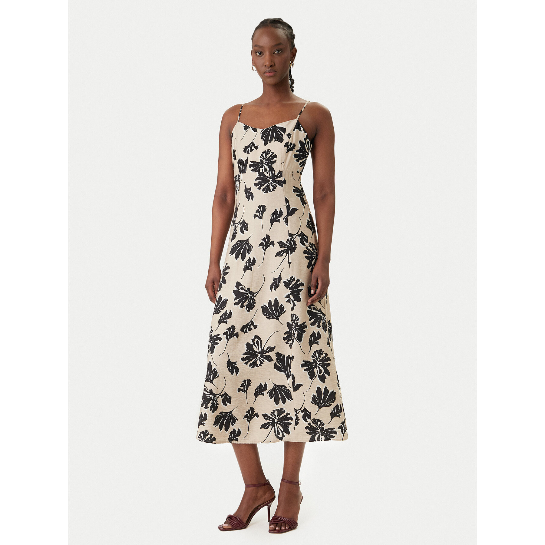 Vero Moda Sukienka letnia Jennifer 10341972 Beżowy Regular Fit