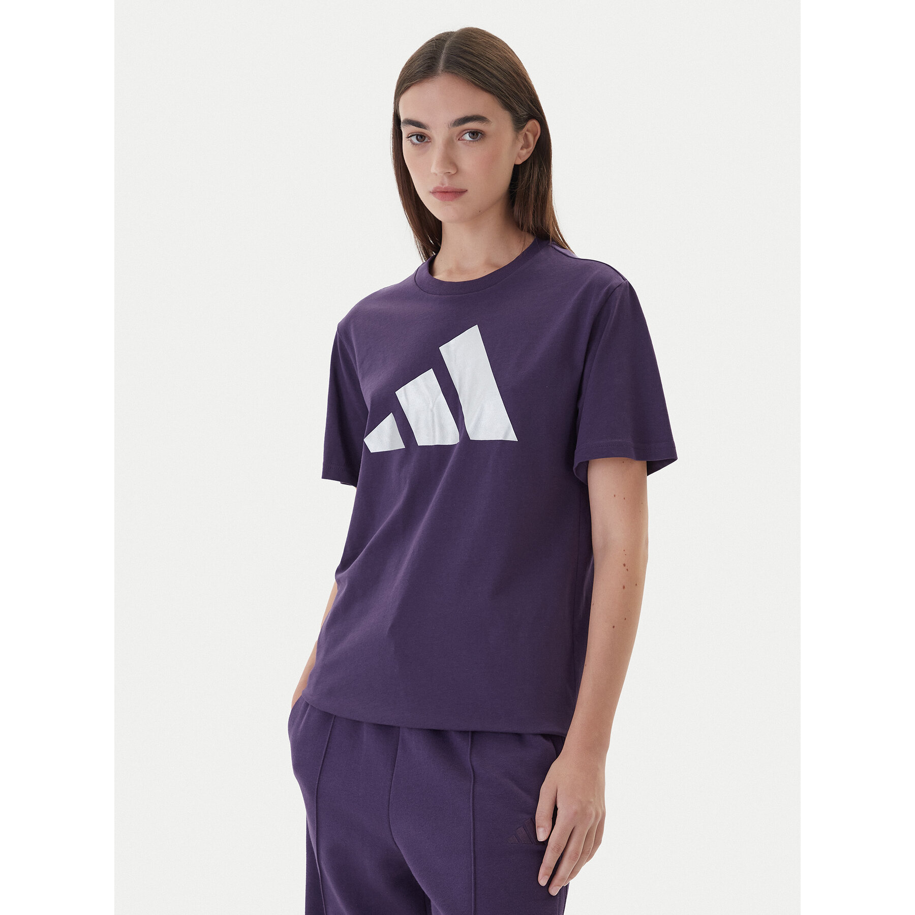 adidas T-Shirt Holiday Metallic Graphic JV8527 Fioletowy Regular Fit