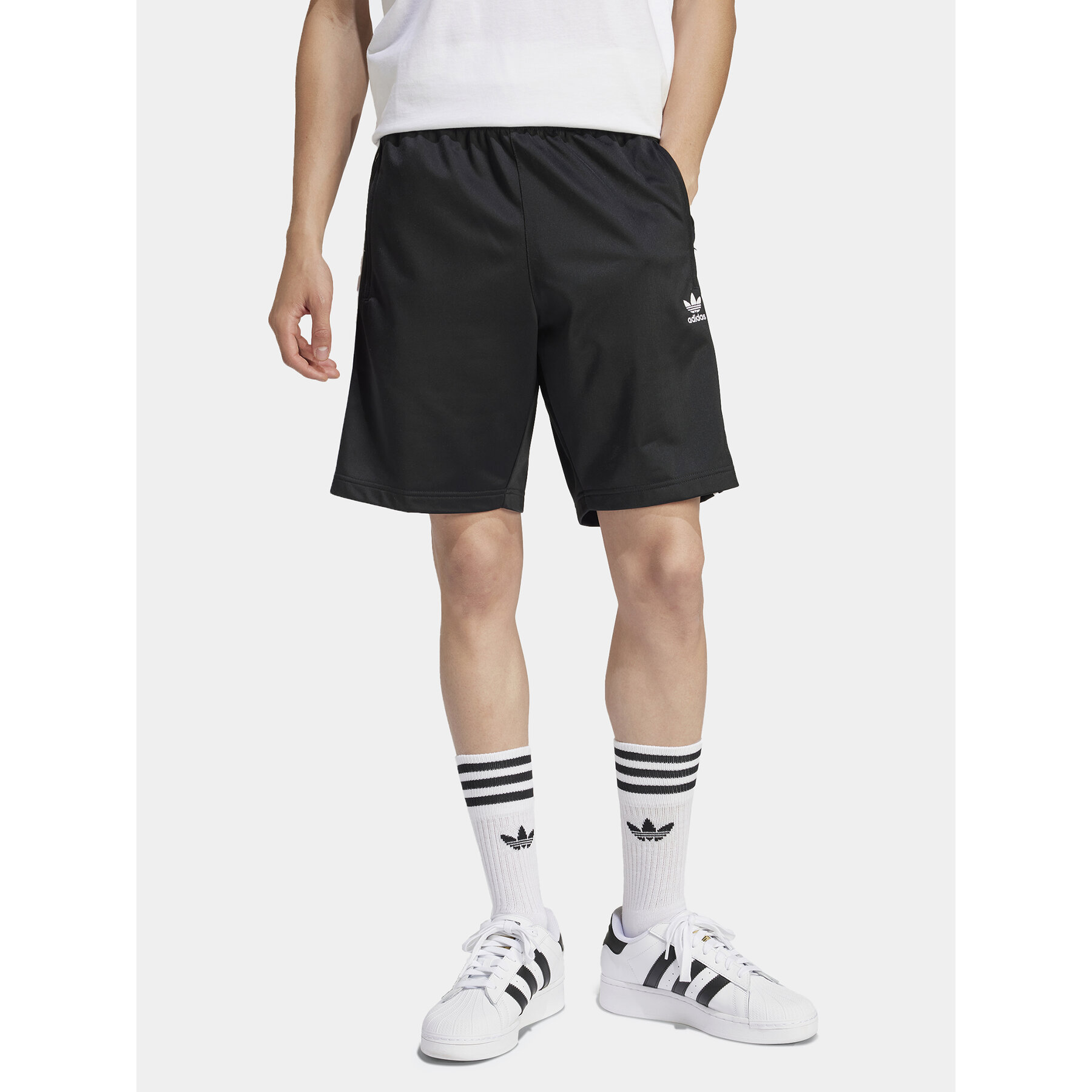 adidas Szorty sportowe adicolor Firebird IU2368 Czarny Regular Fit