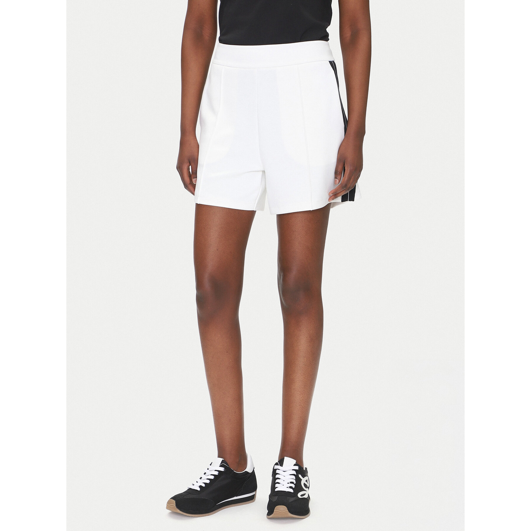 EA7 Emporio Armani Szorty materiałowe 7W000176 AF12643 U0002 Biały Regular Fit