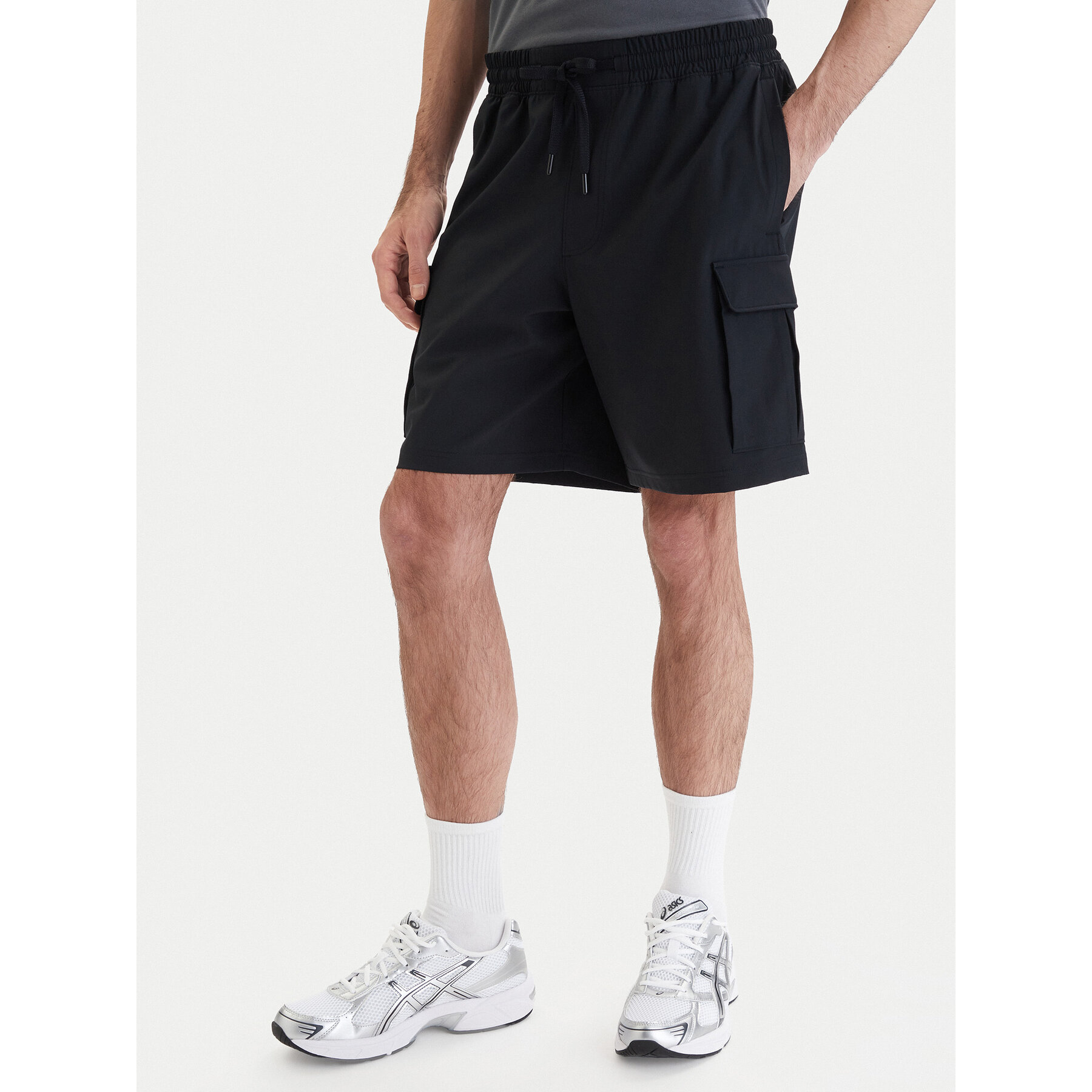 Under Armour Szorty sportowe UA Vibe Woven Cargo 1386560 Czarny Regular Fit