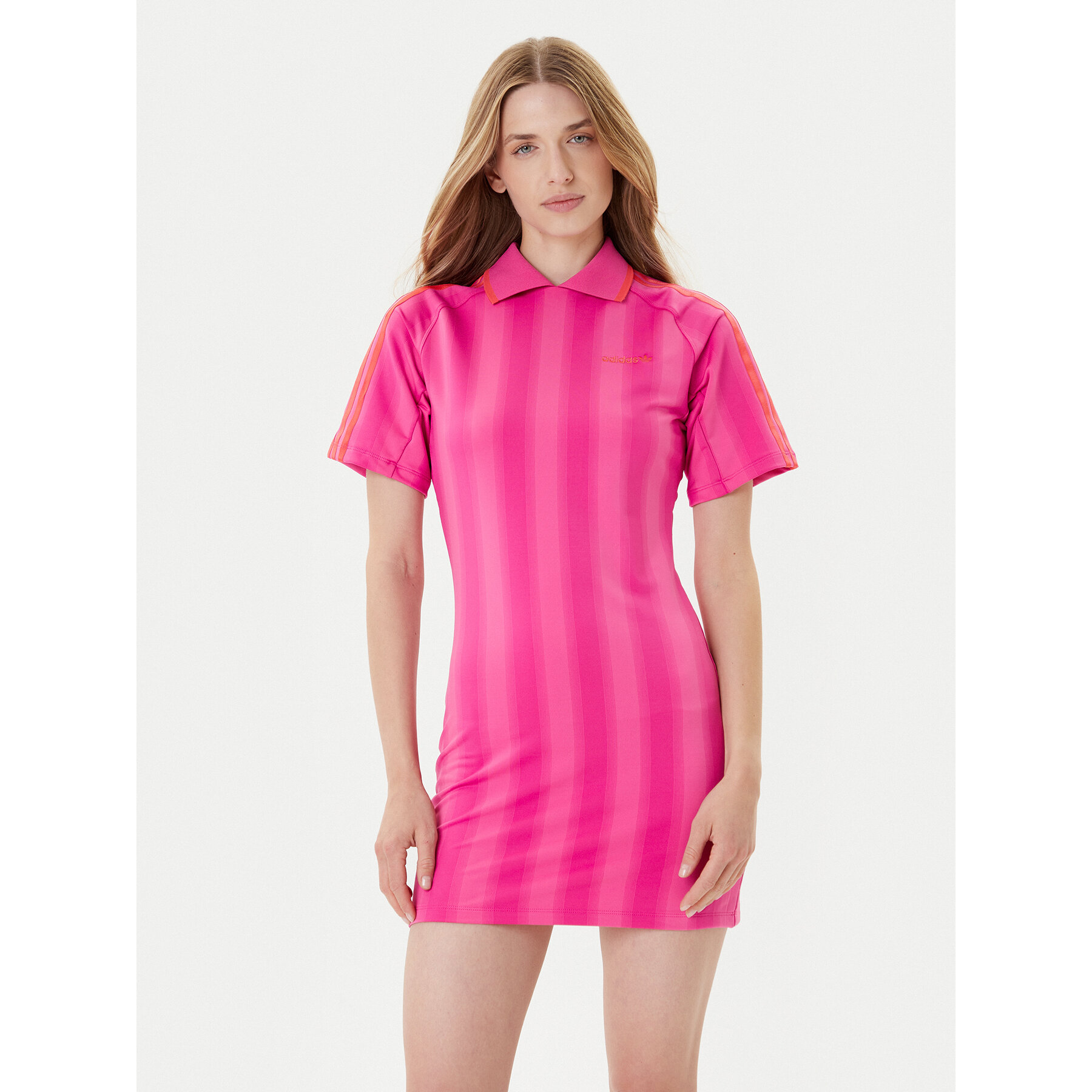 adidas Sukienka codzienna Football Inspired Graphic JW6013 Różowy Regular Fit