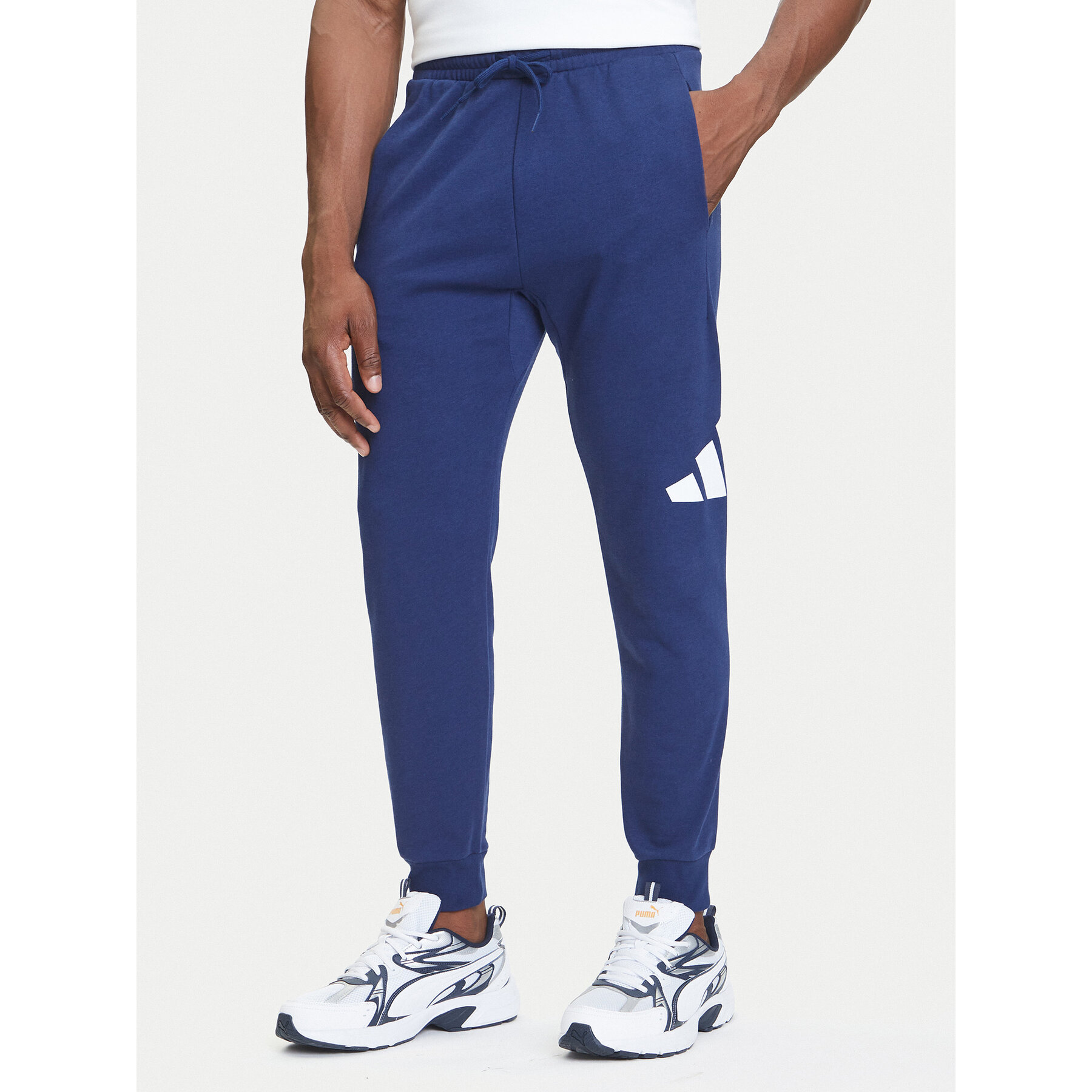 adidas Spodnie dresowe Essentials Big Logo JE8967 Granatowy Regular Fit