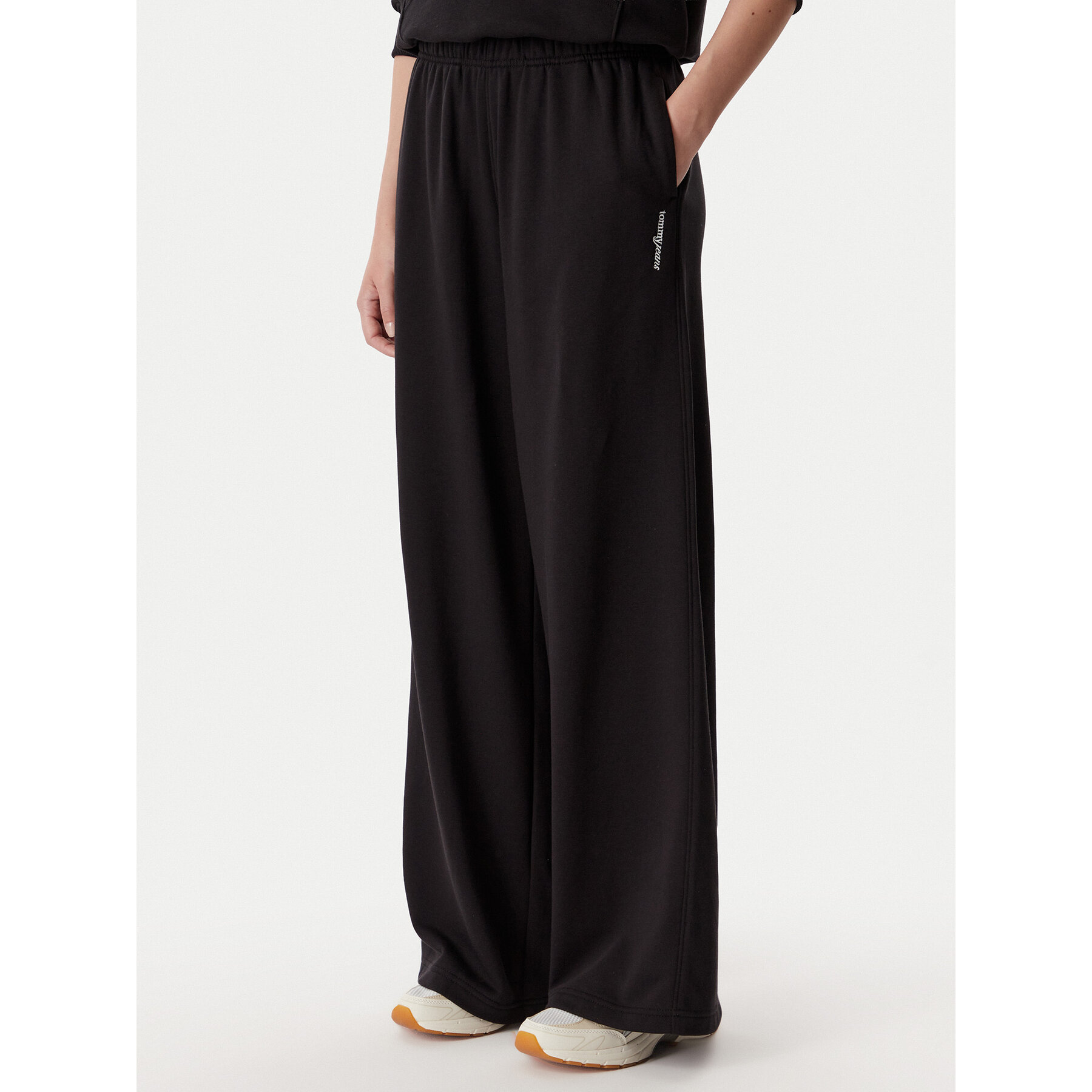 Tommy Jeans Spodnie dresowe DW0DW22951 Czarny Relaxed Fit