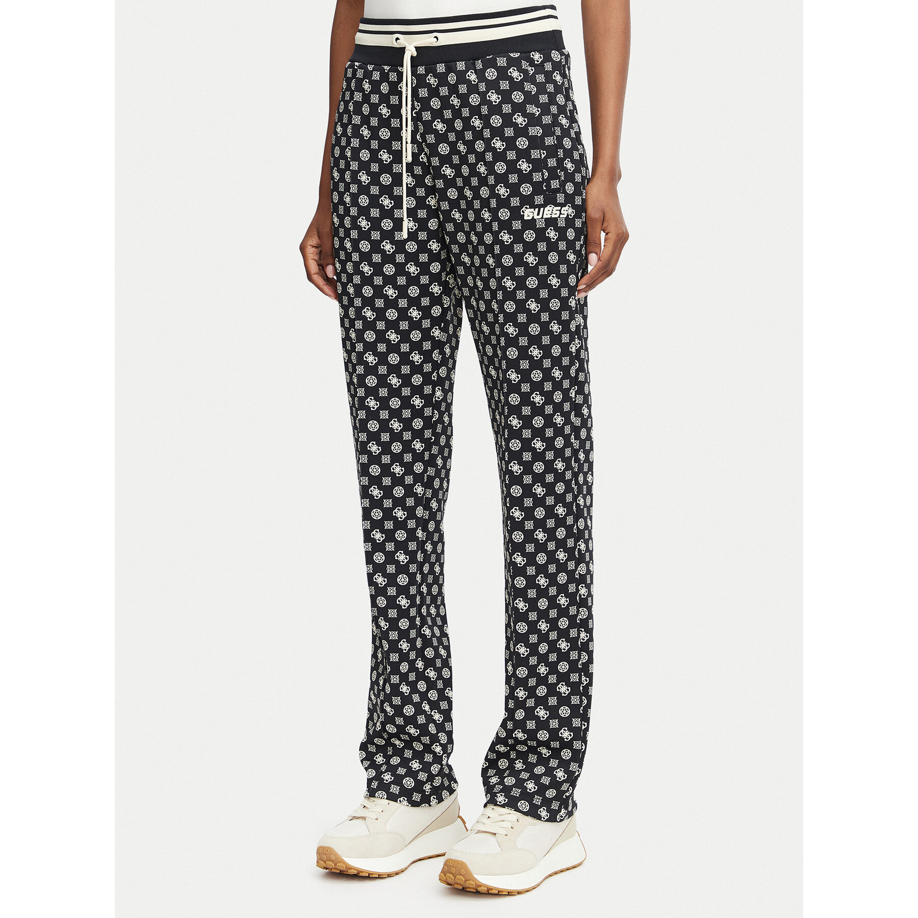 Guess Spodnie dresowe V5YB20 KB212 Czarny Regular Fit