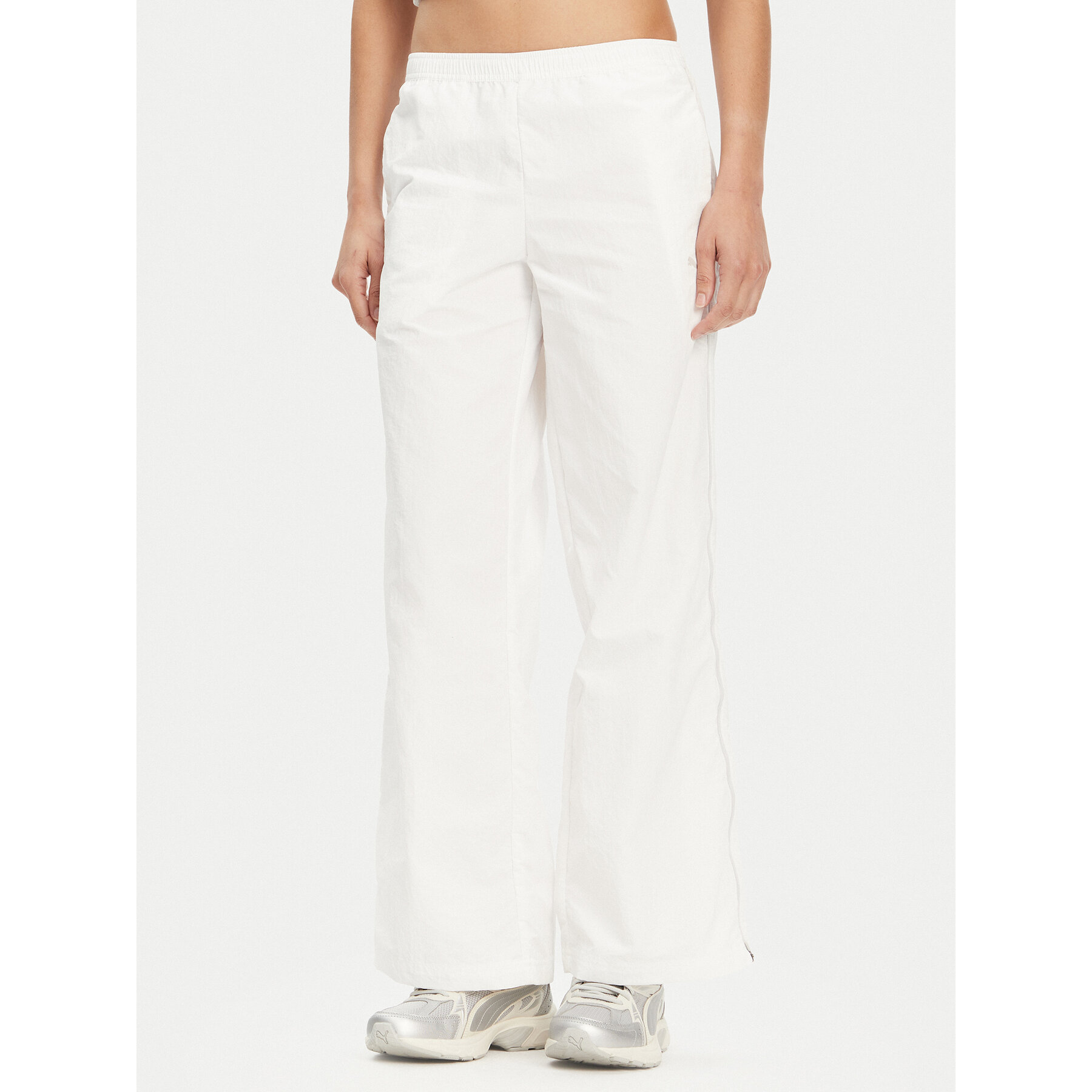 Puma Spodnie dresowe Dare To 629808 Biały Relaxed Fit