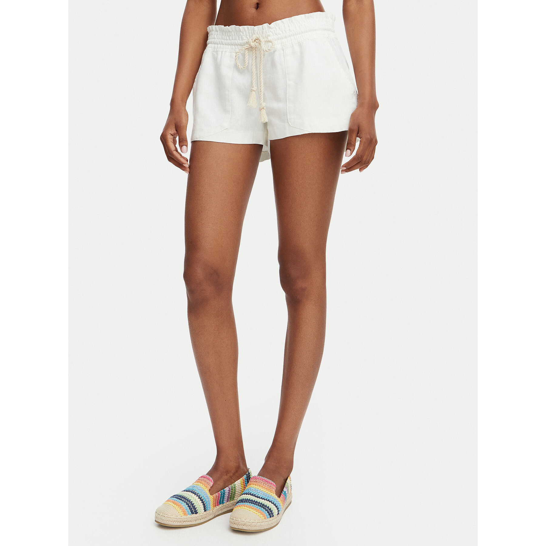 Roxy Szorty materiałowe Oceanside ARJNS03007 Biały Regular Fit