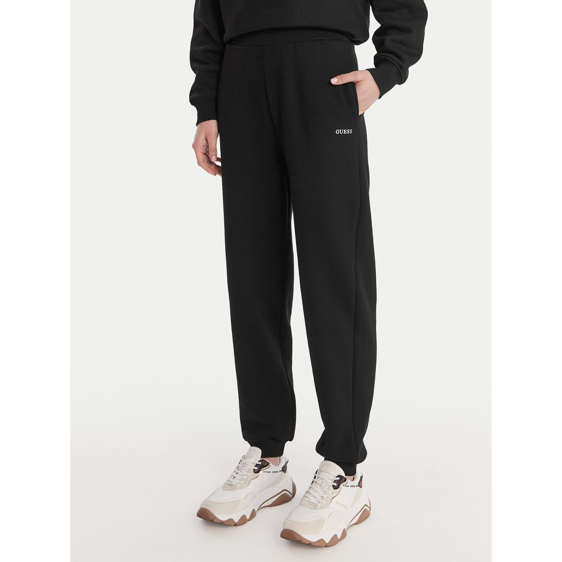 Guess Spodnie dresowe V6RB15 K9V31 Czarny Regular Fit