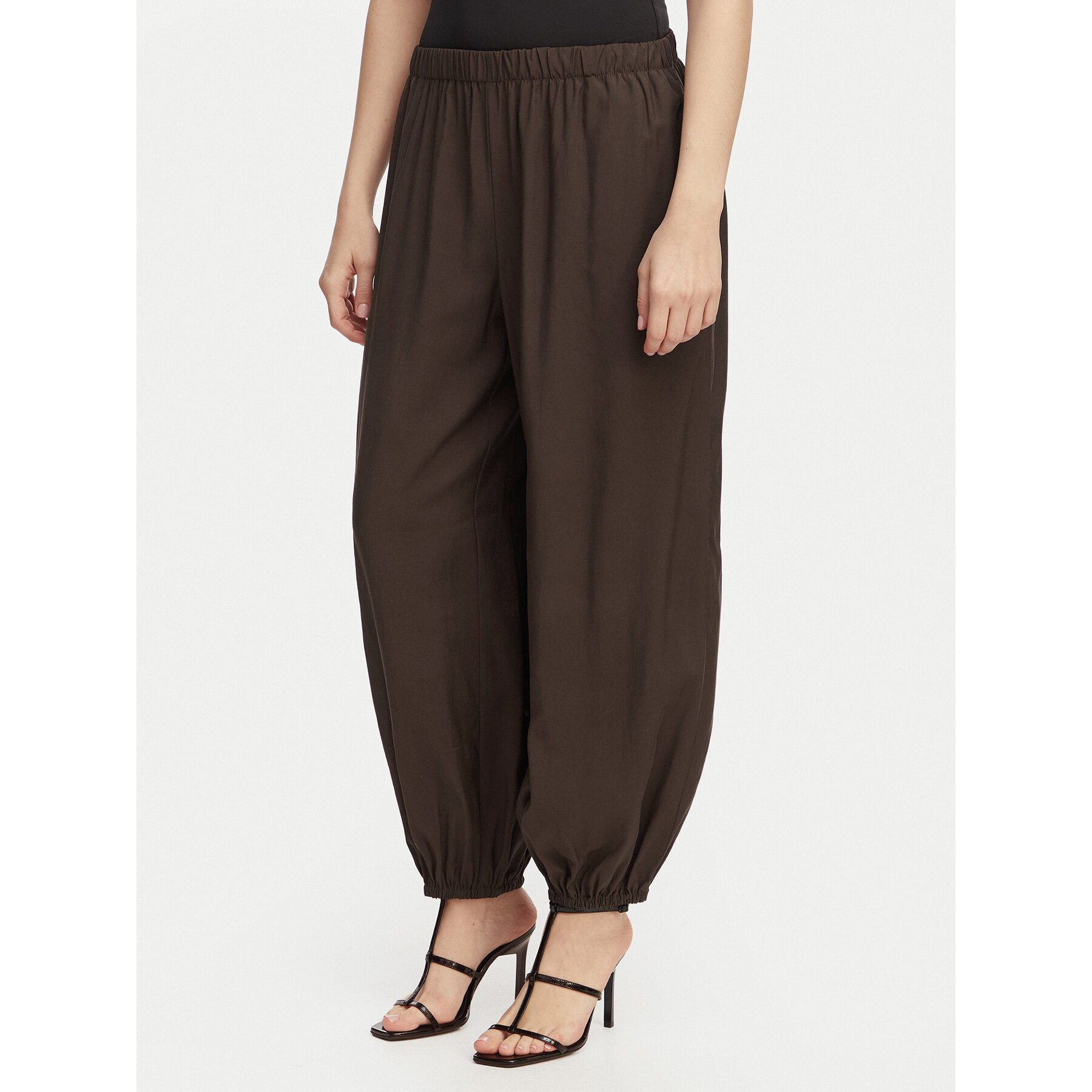 ONLY Spodnie materiałowe Scarly 15380514 Brązowy Relaxed Fit