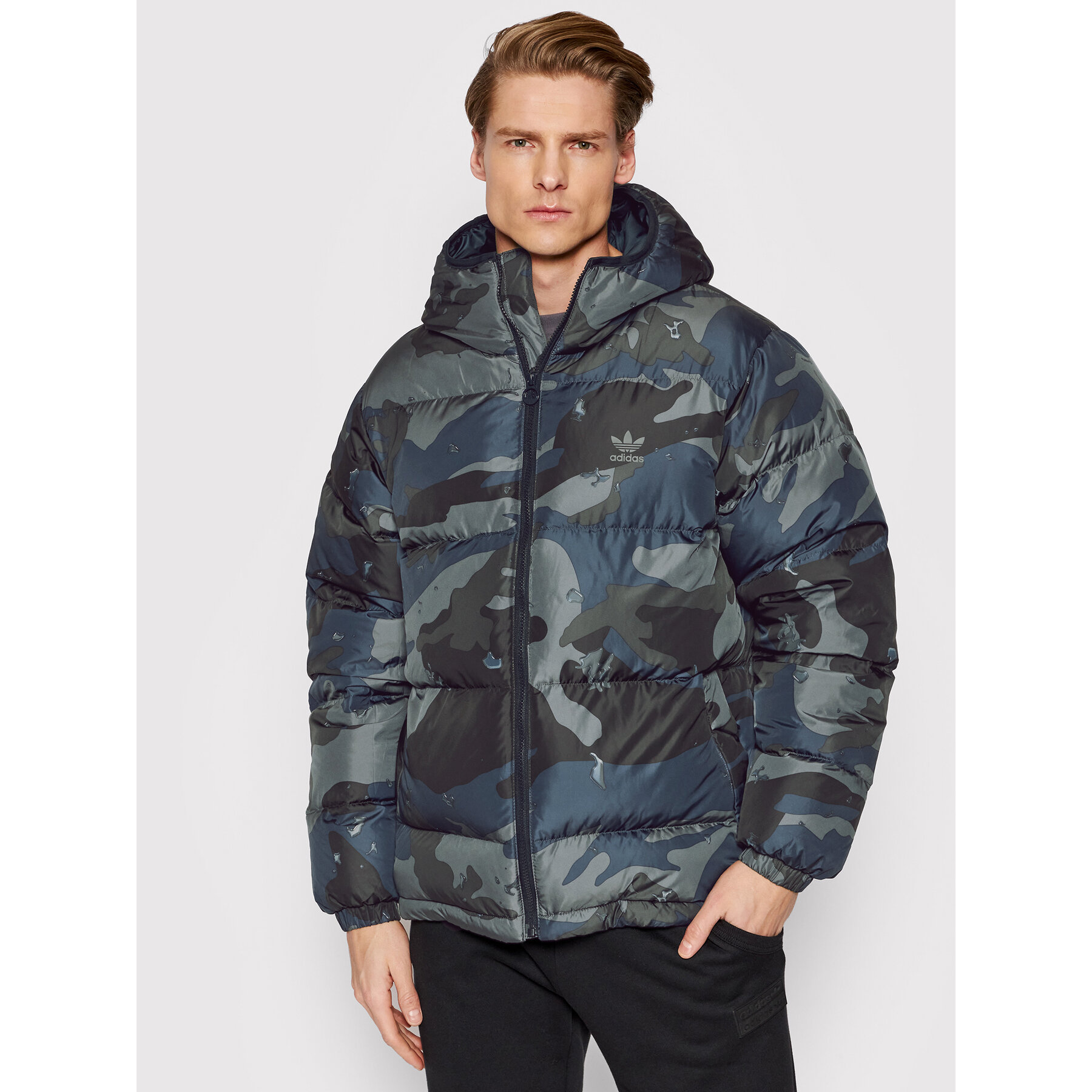 adidas Kurtka puchowa Camo H13566 Zielony Regular Fit