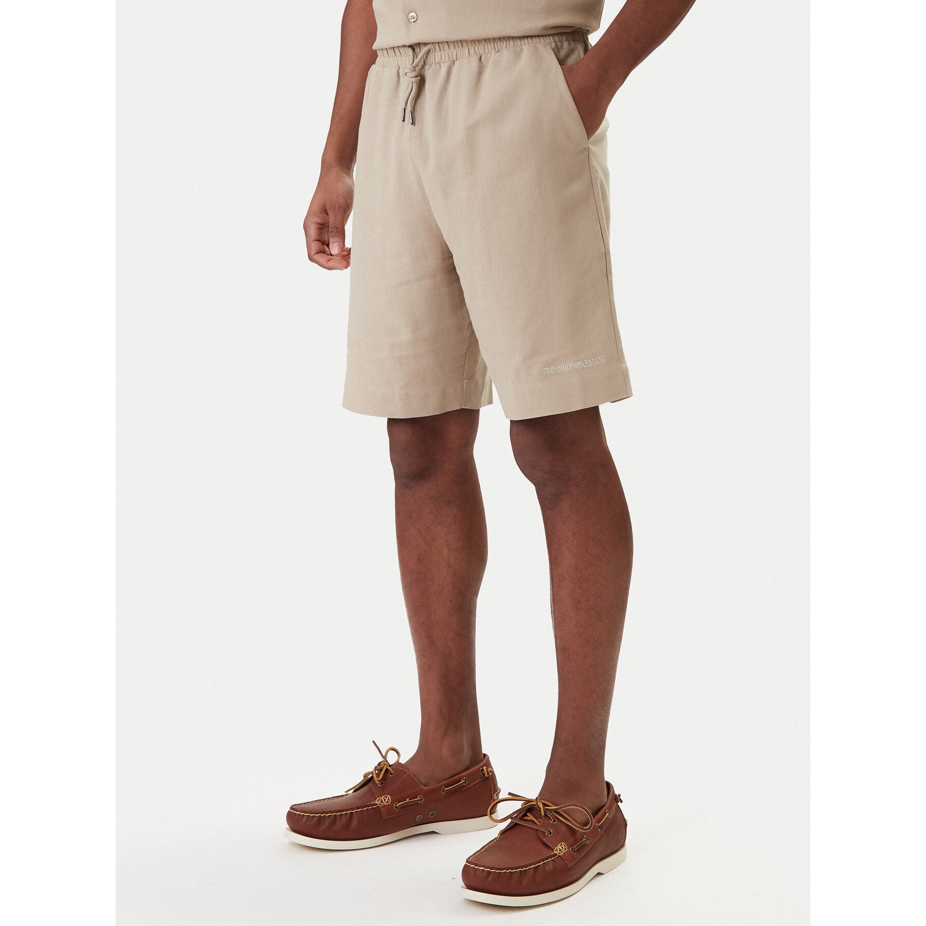 Emporio Armani Szorty materiałowe EM000681 AF20590 U6213 Beżowy Regular Fit