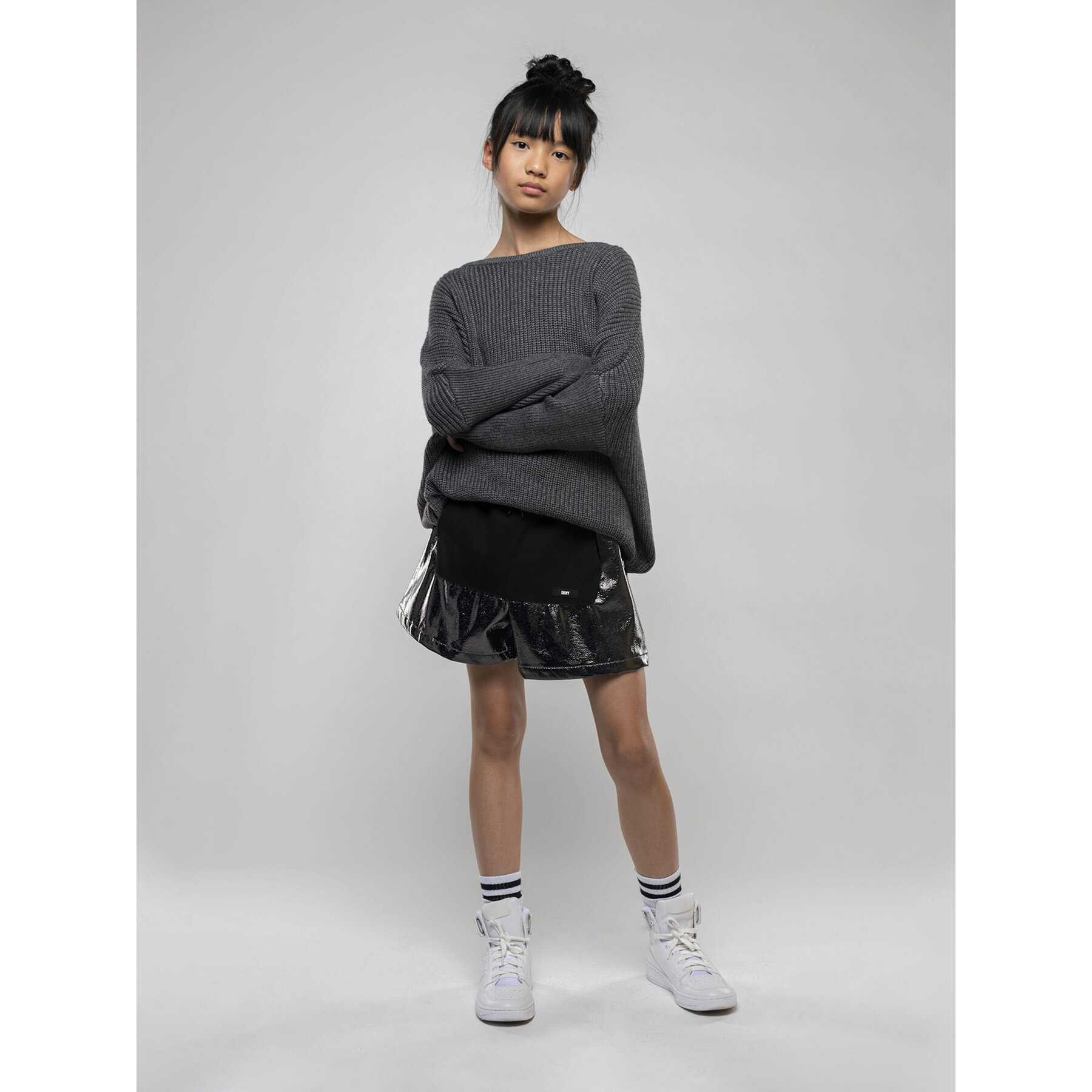 DKNY Szorty materiałowe D34B17 D Czarny Regular Fit