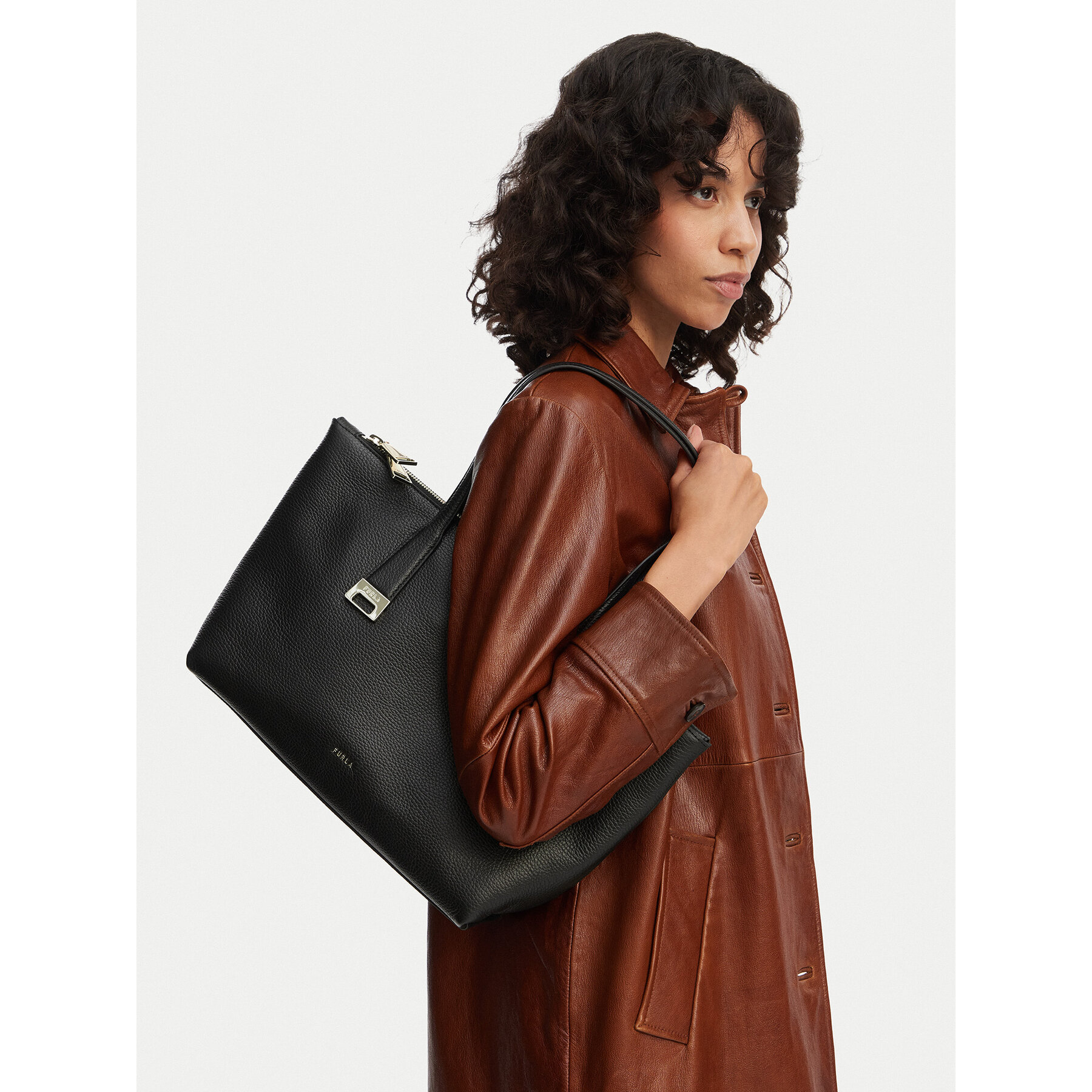 Furla Torebka Olivia M WB01977 HSF000 CN O6000 Czarny